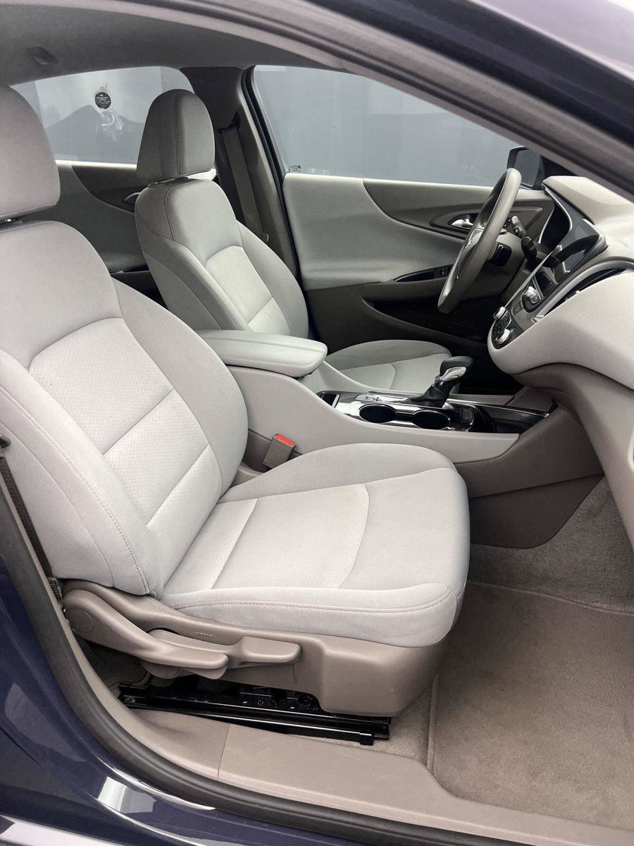 Used 2025 Chevrolet Malibu LT FWD image 24