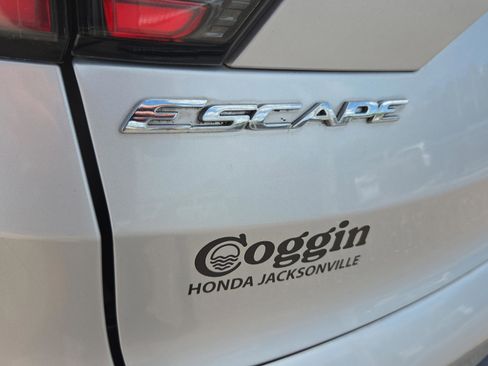Used 2017 Ford Escape SE FWD image 30