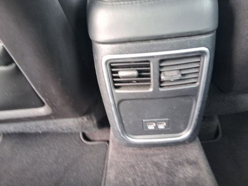 Used 2018 Chrysler 300 Touring L image 17