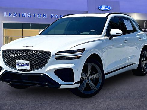 Used 2023 Genesis GV70 3.5T Sport w/ Sport Prestige Package AWD/4WD image 3