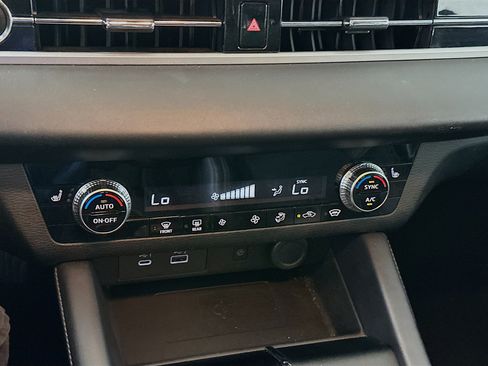Used 2024 Mitsubishi Outlander SE AWD/4WD image 23