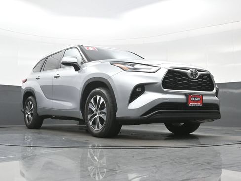Used 2023 Toyota Highlander XLE FWD image 28