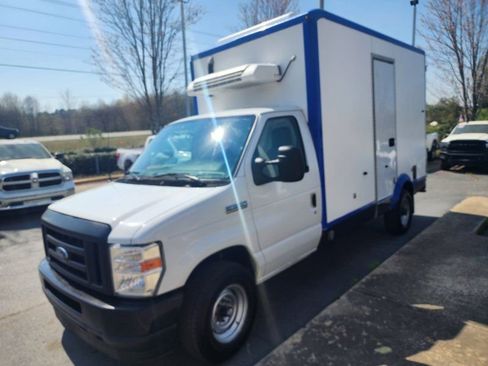 Used 2024 Ford E-350 and Econoline 350 Super Duty w/ Power Windows & Locks Group image 2