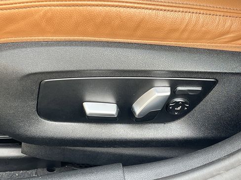 Used 2022 BMW 540i w/ Premium Package image 19