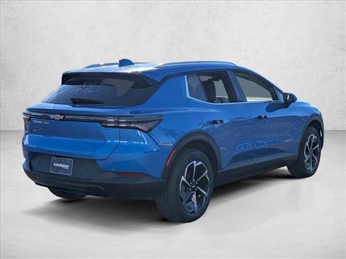 New 2026 Chevrolet Equinox EV LT image 2