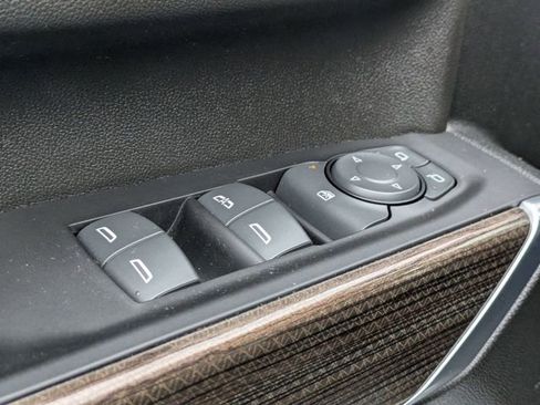 Used 2022 Chevrolet Silverado 3500 LT w/ Convenience Package image 11