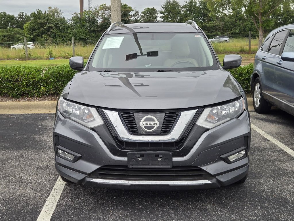 Used 2017 Nissan Rogue SV w/ Sun & Sound Touring Package FWD image 3