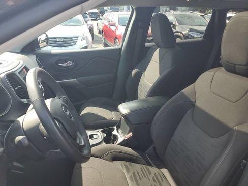 Used 2022 Jeep Cherokee Latitude w/ Sun & Sound Group AWD/4WD image 18