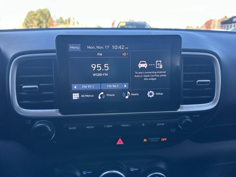 Used 2023 Hyundai Venue SEL image 26