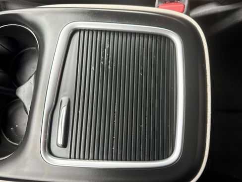 Used 2022 Chrysler Pacifica Touring-L image 30