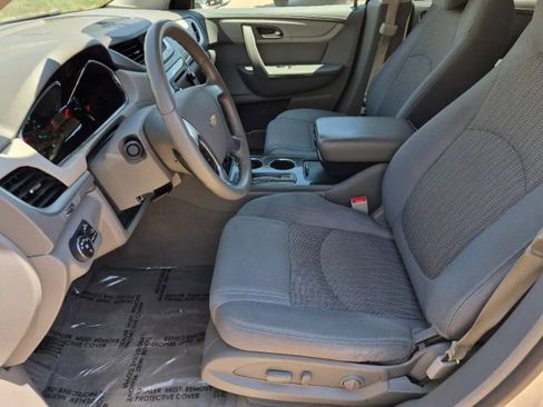 Used 2017 Chevrolet Traverse LT FWD image 8