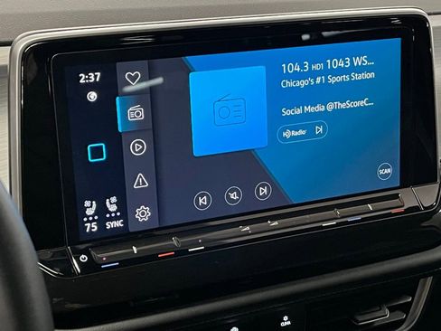 Certified 2025 Volkswagen Atlas Cross Sport SE w/ Panoramic Sunroof Package image 29