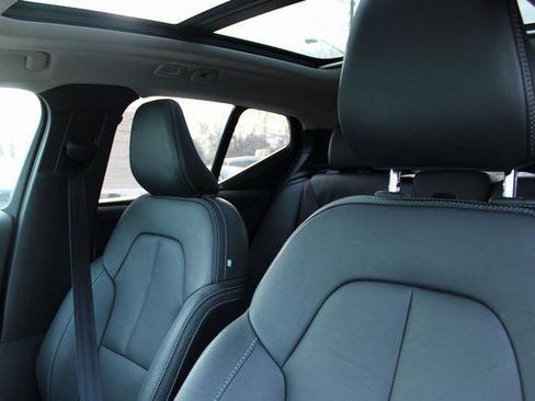 Used 2025 Volvo XC40 B5 Core image 15