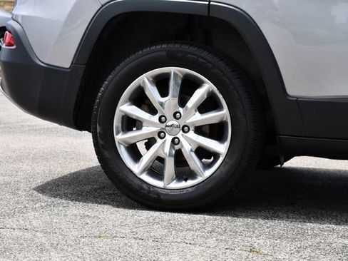 Used 2017 Jeep Cherokee Limited FWD image 10