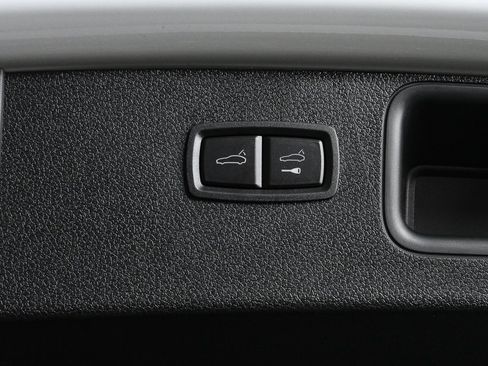 New 2026 Porsche Macan image 40