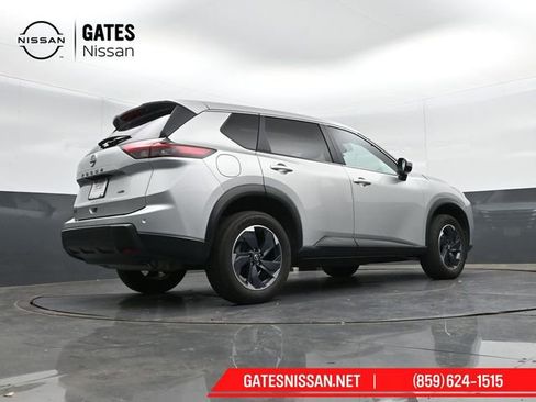Used 2025 Nissan Rogue SV AWD/4WD image 42