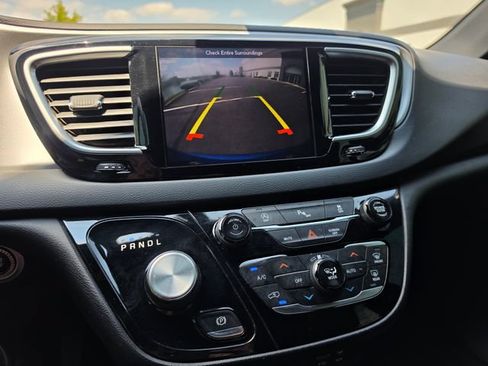 Used 2018 Chrysler Pacifica Touring-L Plus w/ S Appearance Package FWD image 61