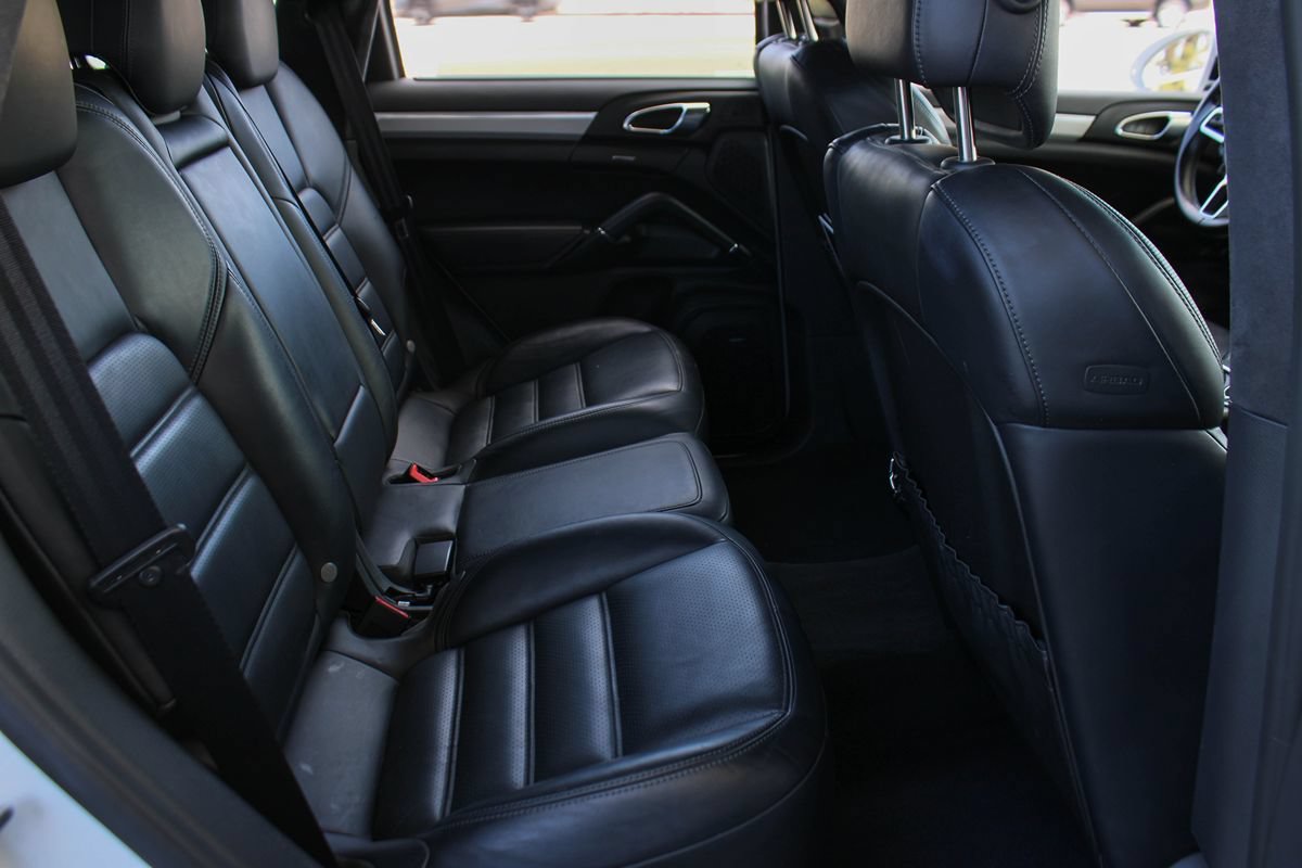Used 2015 Porsche Cayenne Turbo AWD/4WD image 24