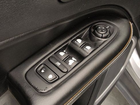 Used 2019 Jeep Compass Latitude FWD image 27