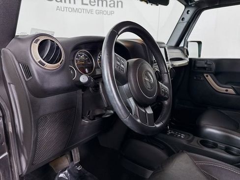 Used 2017 Jeep Wrangler Unlimited Sahara image 9