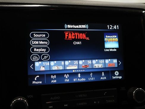 Used 2022 Nissan Frontier SV image 2