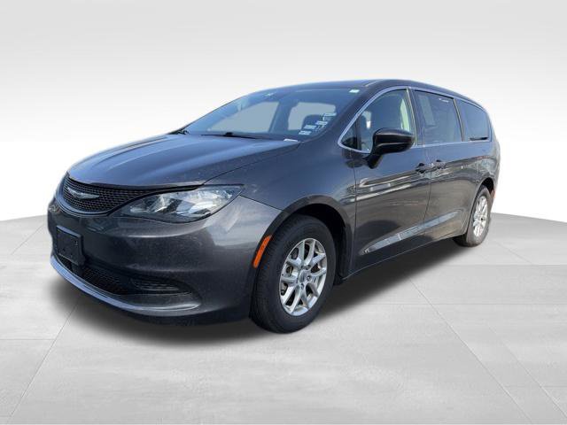 Used 2023 Chrysler Voyager LX FWD image 3