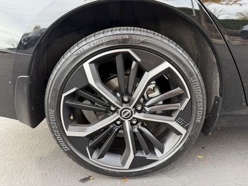 Used 2023 Nissan Altima 2.5 SR w/ SR Premium Package image 10