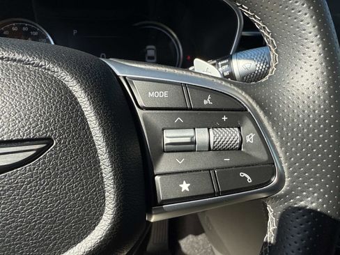 Used 2025 Genesis G70 2.5T image 27