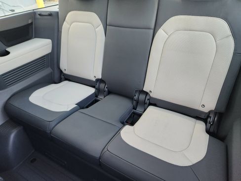 Certified 2023 Land Rover Defender 130 X-Dynamic SE image 34