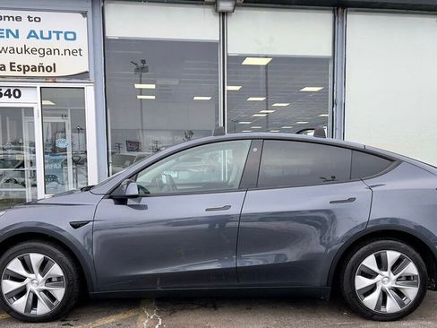 Used 2023 Tesla Model Y Long Range image 36