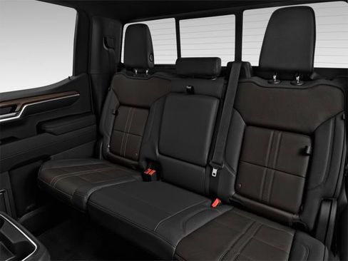 Used 2023 Chevrolet Silverado 1500 High Country w/ Technology Package AWD/4WD image 11