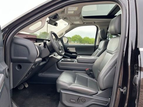 Used 2025 Ford Expedition Active AWD/4WD image 12