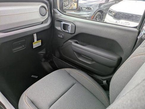 New 2026 Jeep Gladiator Sport image 15