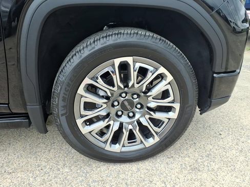 Used 2024 GMC Sierra 1500 Denali Ultimate AWD/4WD image 9