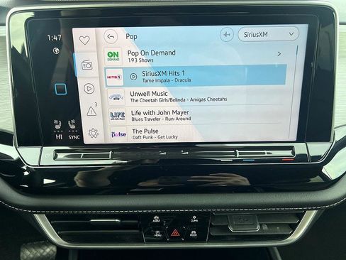 Used 2024 Volkswagen Atlas Cross Sport SE image 23