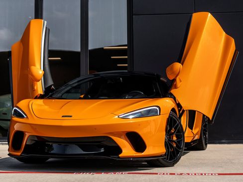 Used 2022 McLaren GT RWD image 2