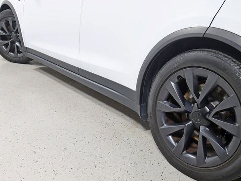 Used 2023 Tesla Model X image 13