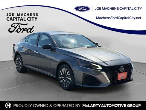 Used 2024 Nissan Altima 2.5 SV AWD/4WD image 1
