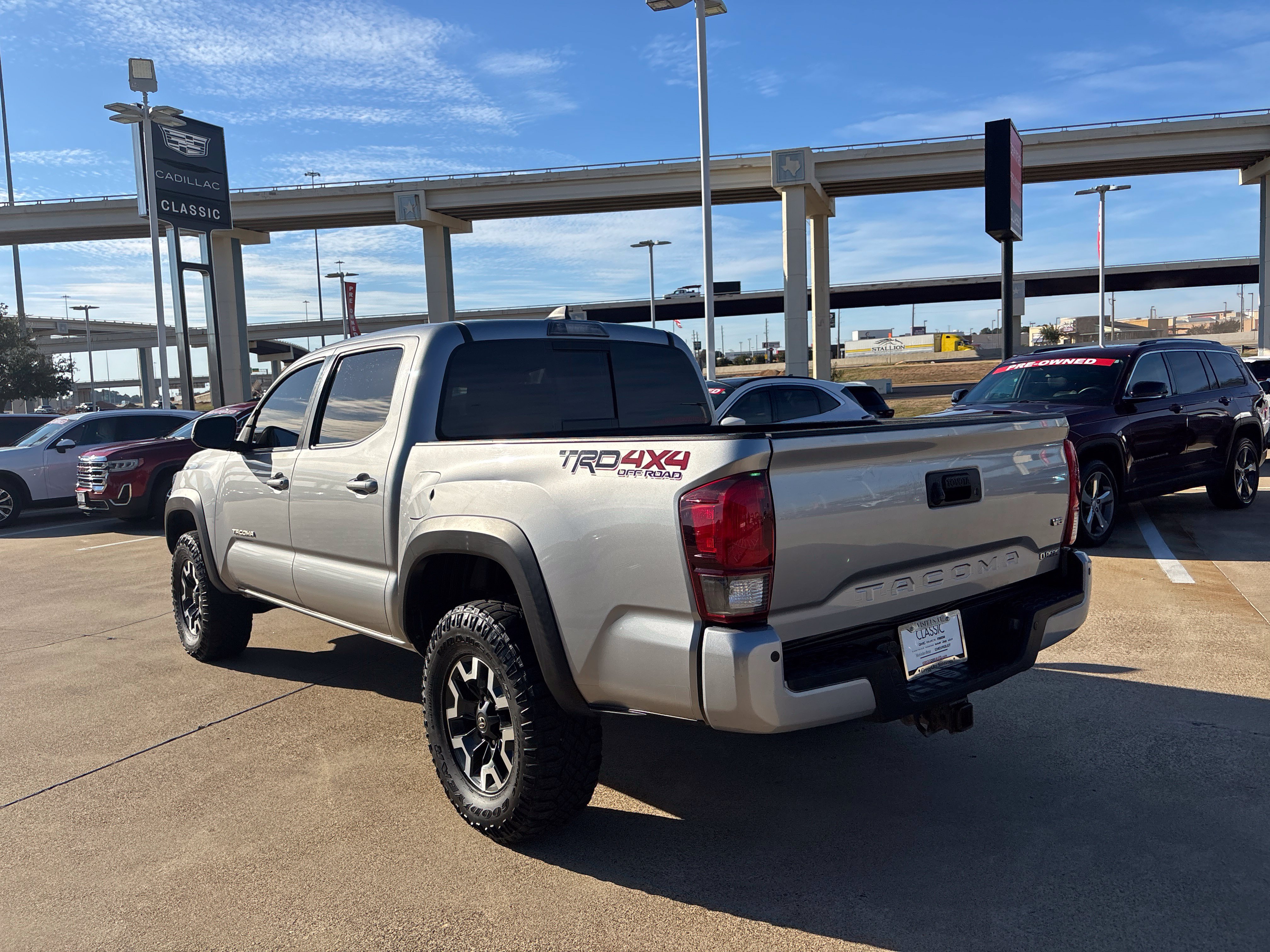 Used 2019 Toyota Tacoma TRD Off-Road w/ Technology Package AWD/4WD image 6