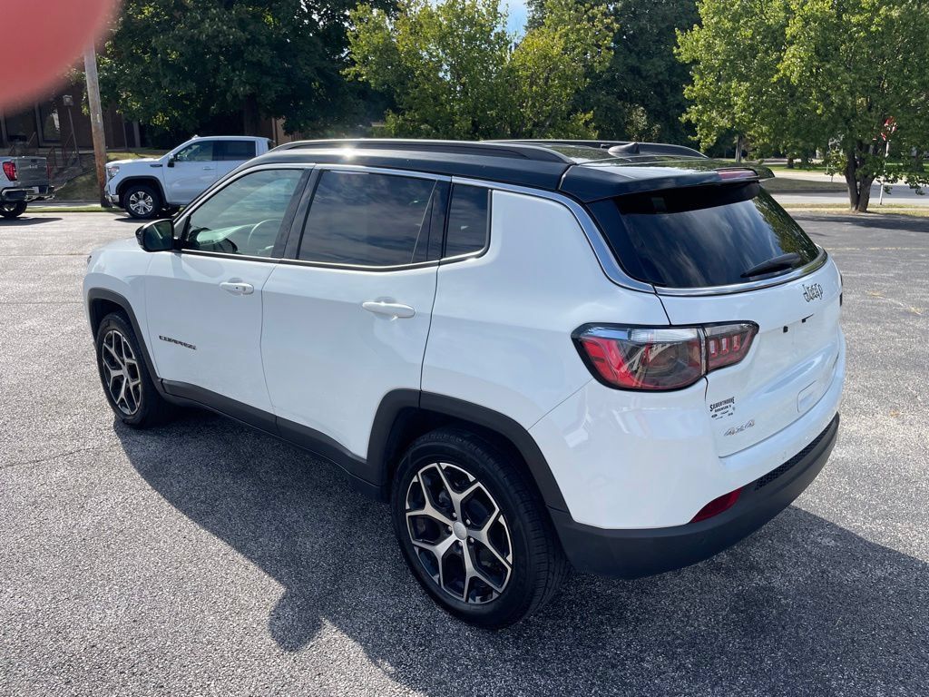 Used 2024 Jeep Compass Limited AWD/4WD image 7