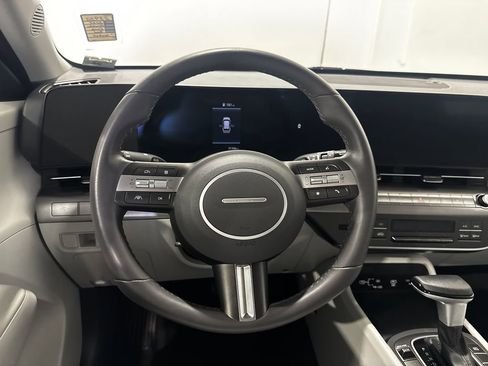 Used 2025 Hyundai Kona SEL FWD image 4