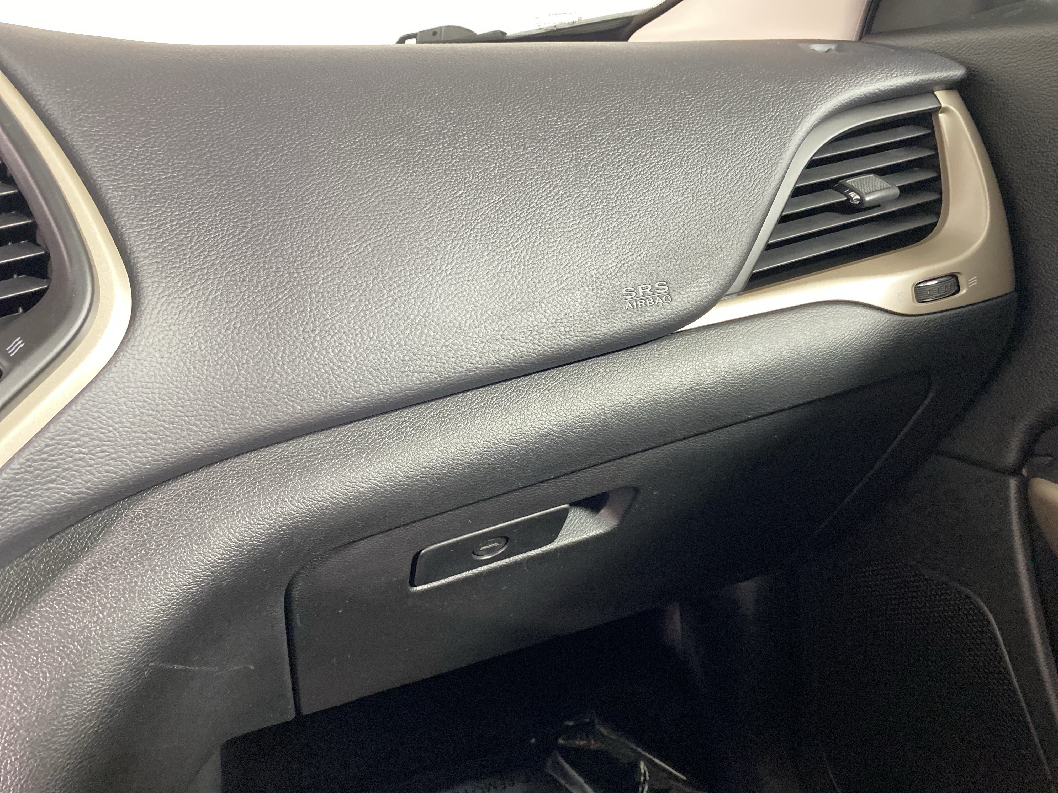 Used 2018 Jeep Cherokee Latitude w/ Safety Group AWD/4WD image 31