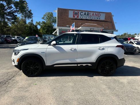 Used 2022 Kia Seltos Nightfall Edition image 3