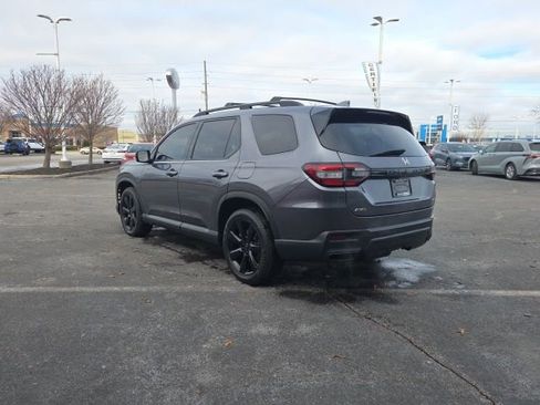 Used 2025 Honda Pilot Touring image 11