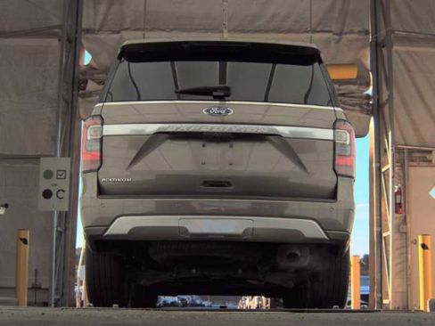 Used 2018 Ford Expedition Platinum image 27