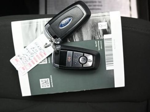Used 2021 Ford Explorer XLT AWD/4WD image 12