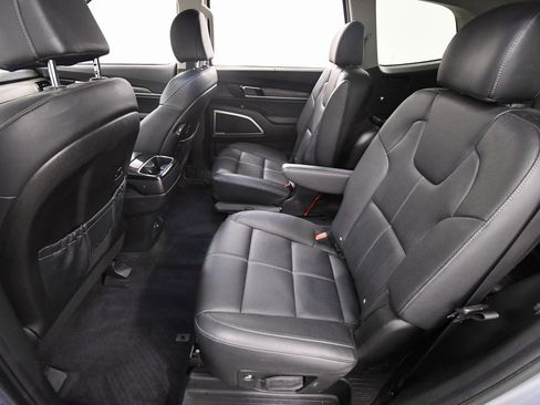 Certified 2022 Kia Telluride EX w/ EX Premium Package image 16