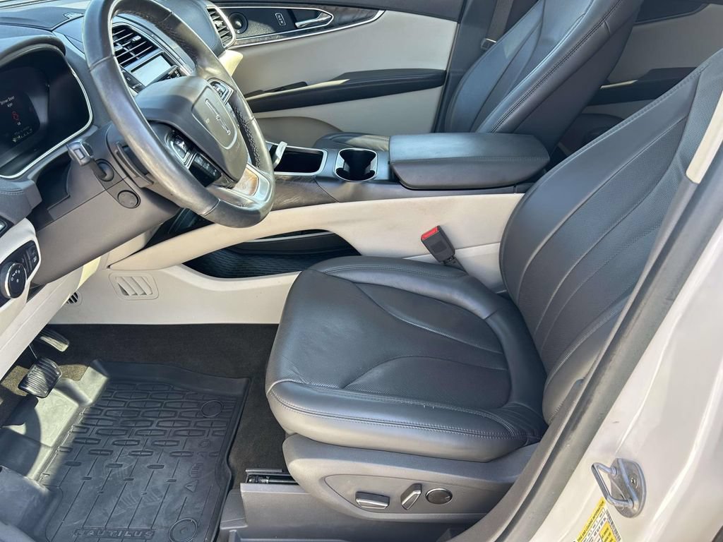 Used 2019 Lincoln Nautilus Reserve FWD image 16