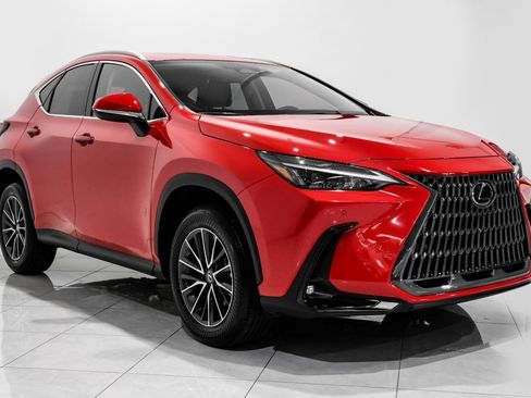 Used 2025 Lexus NX 250 FWD w/ Premium Package image 3