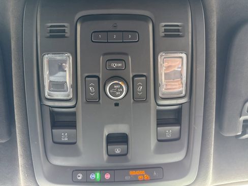 Used 2022 Cadillac Escalade ESV Premium Luxury Platinum image 45